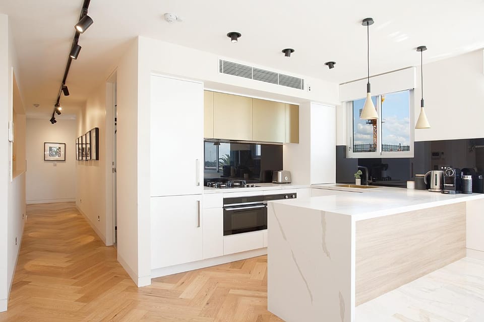 Perfect Located 2-Bed with Spacious Balcony & BBQ Apartment in Sydney