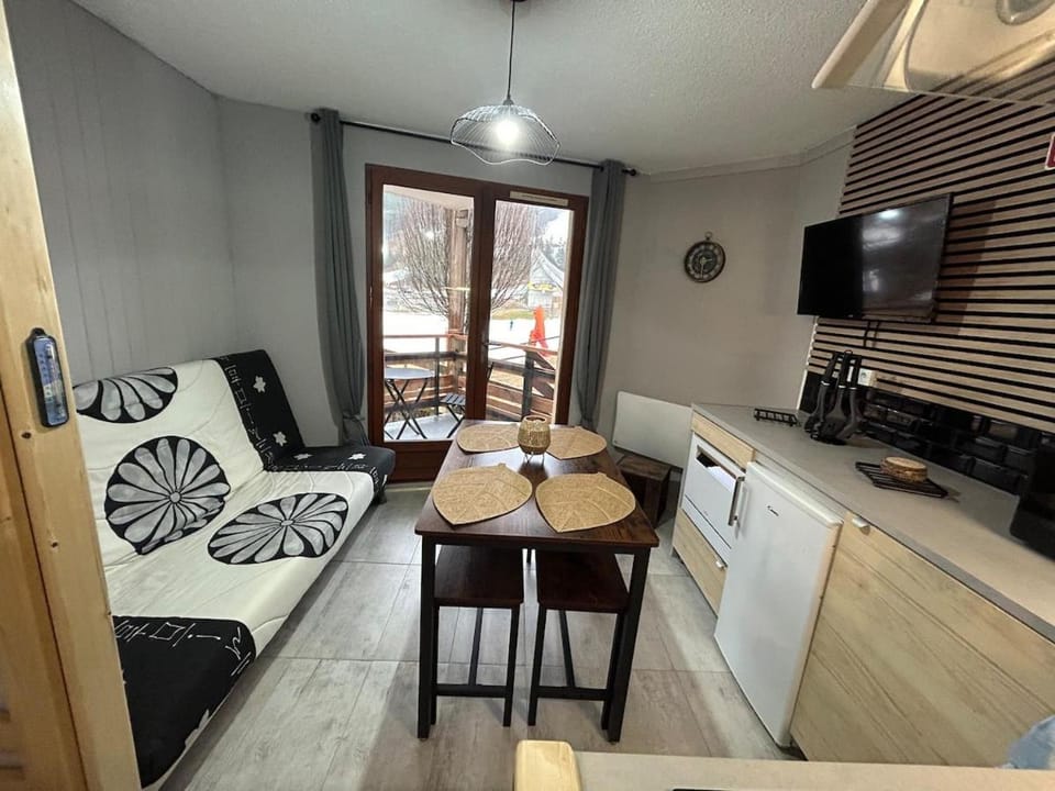 Studio au pied des pistes avec accès privé par son balcon Apartment in Auvergne-Rhône-Alpes