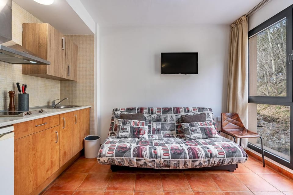 Bed, Seating area