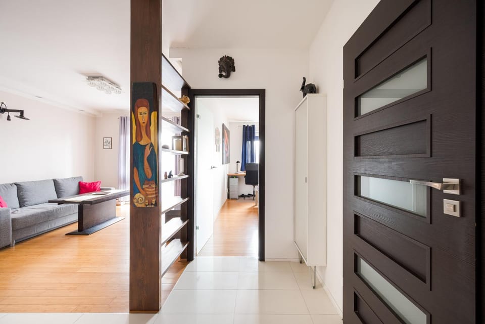 Photo of the whole room, wardrobe