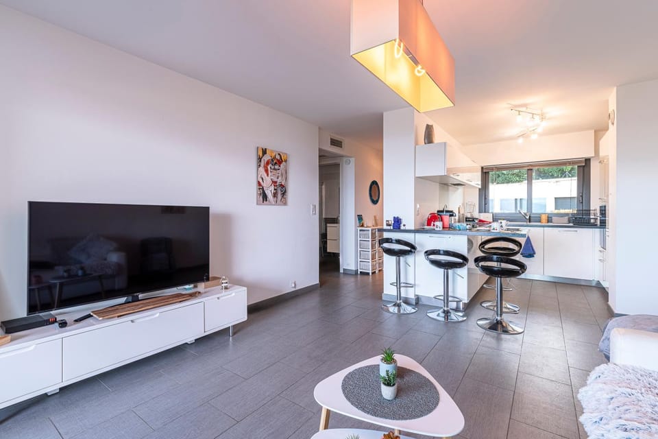 Communal lounge/ TV room, Kitchen or kitchenette, Seating area, Evening entertainment
