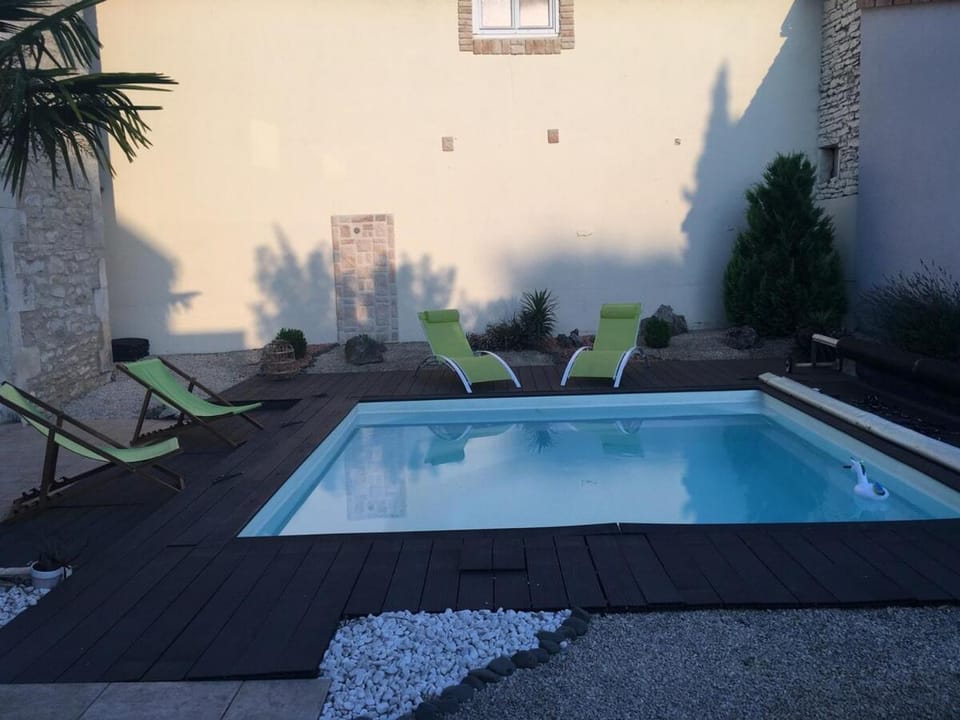 Pool view, Swimming pool, sunbed