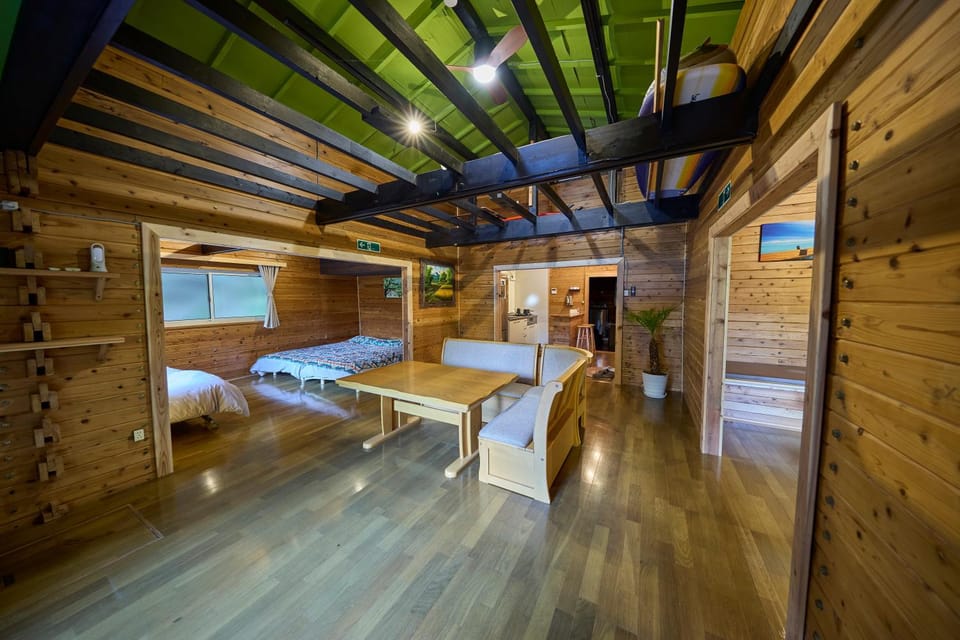 Bed, Living room, Dining area, Bedroom