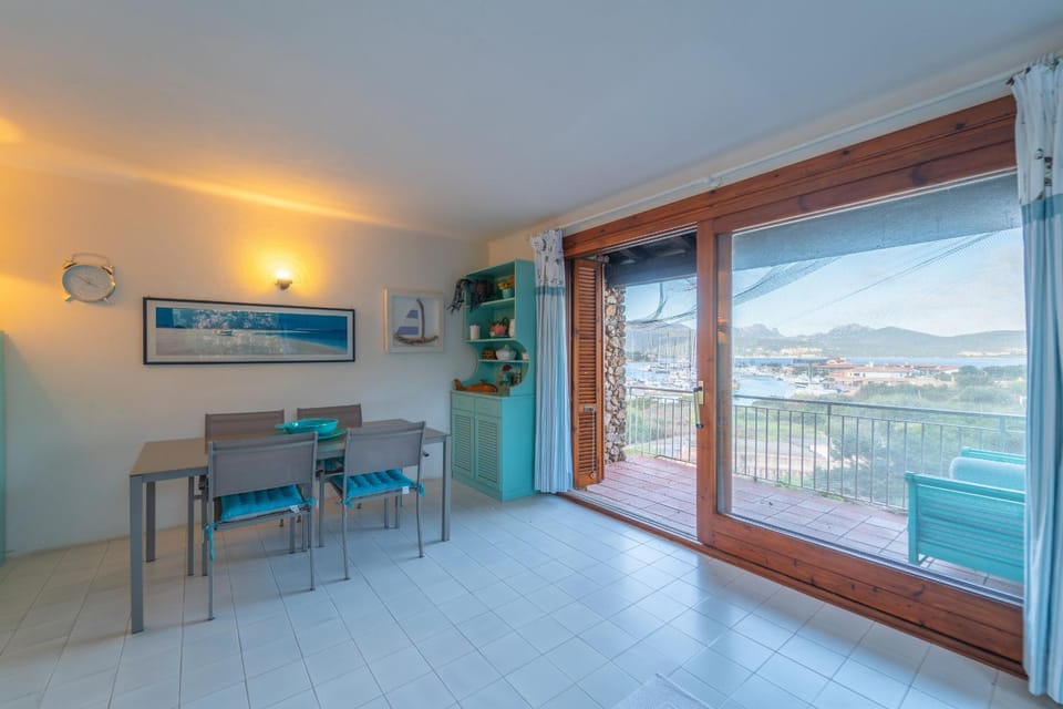 Patio, View (from property/room), Balcony/Terrace, Dining area, Mountain view, Swimming pool