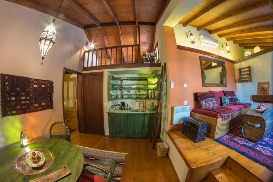Kitchen or kitchenette, Living room