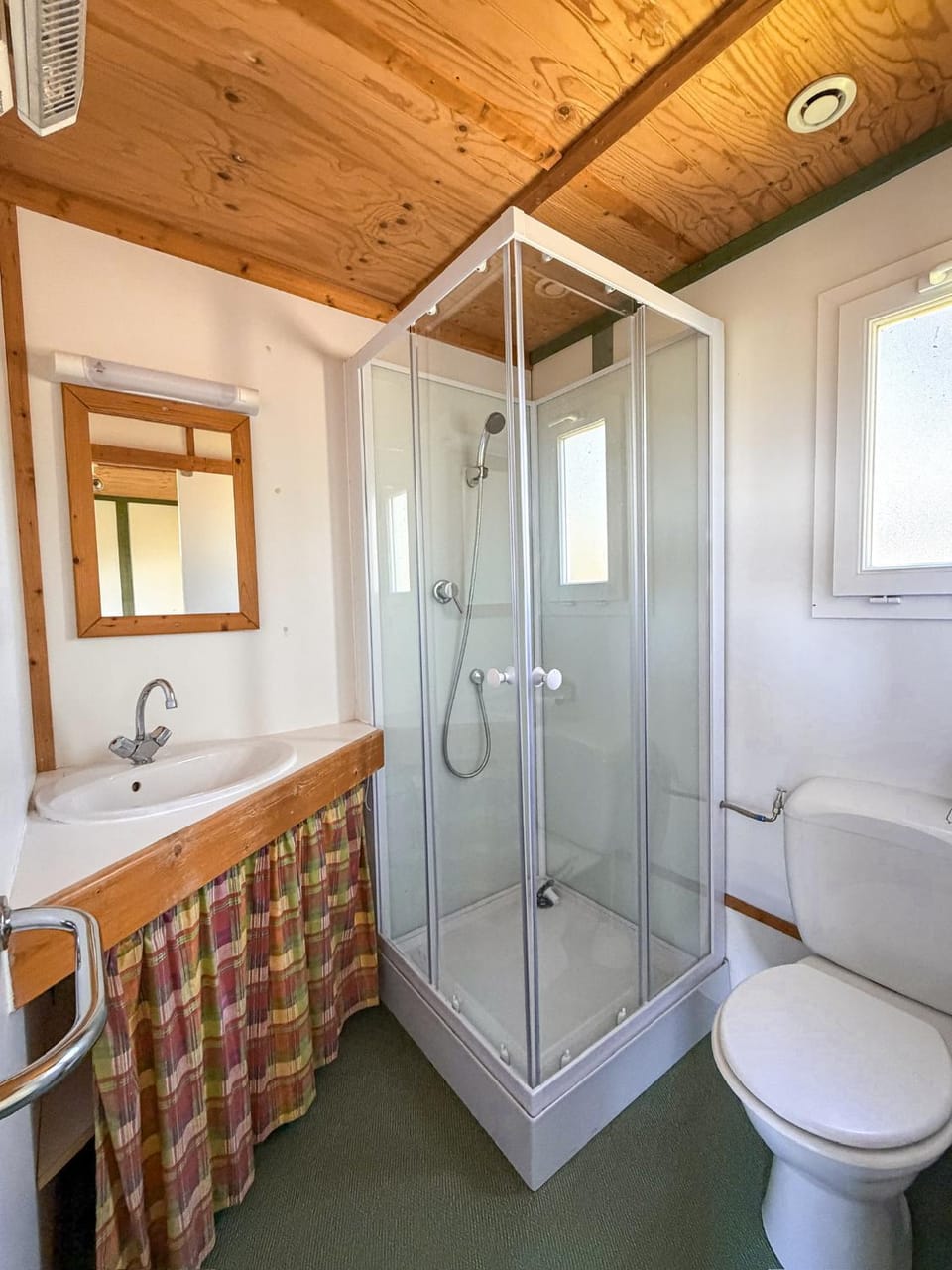 Ferme de L'Aoueille Campground/ 
RV Resort in Occitanie