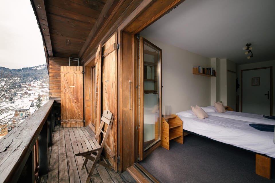 Chalet Châtaigne - Shared Catered Chalet Bed and Breakfast in Châtel