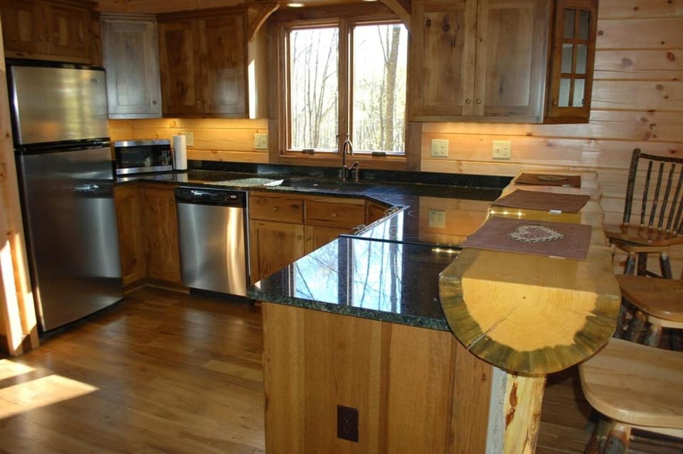 The Secluded Woodbury Cabin, Pond and 42 acres Cabin in Ohio