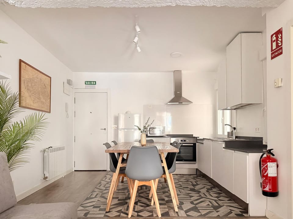 Coffee/tea facilities, Kitchen or kitchenette, Dining area, oven, pet friendly, stove