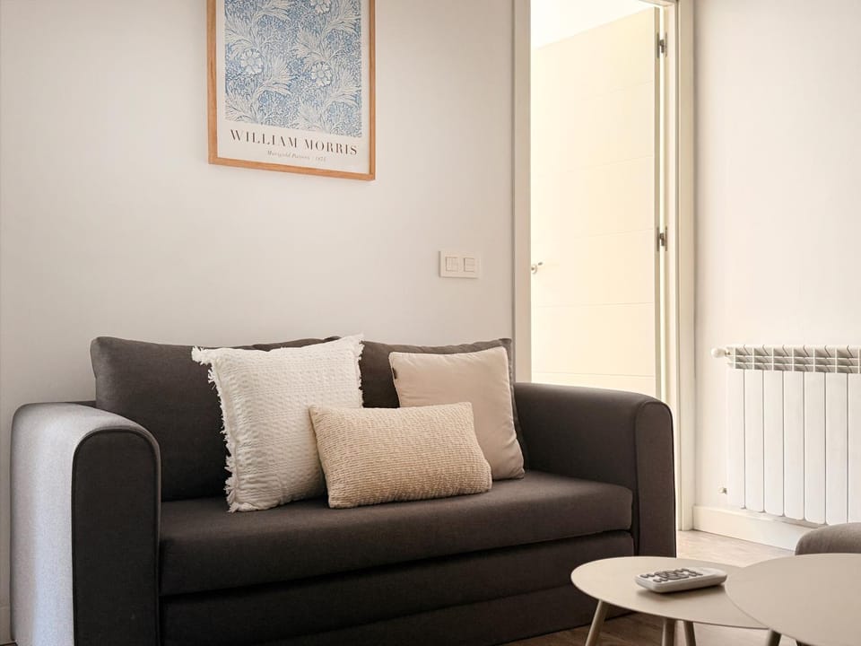 Living room, Seating area, internet