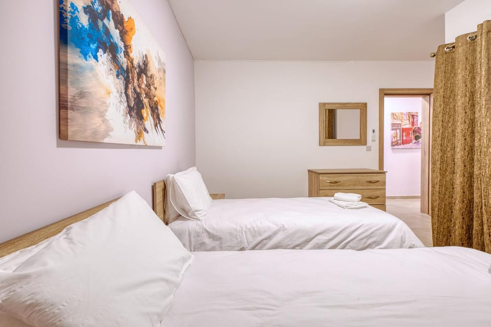 New! Spacious 4-Bedroom Duplex apartment by SF Homes Apartment in Malta