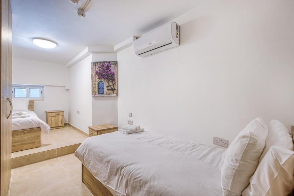 New! Spacious 4-Bedroom Duplex apartment by SF Homes Apartment in Malta