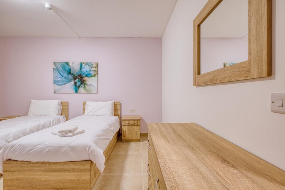 New! Spacious 4-Bedroom Duplex apartment by SF Homes Apartment in Malta