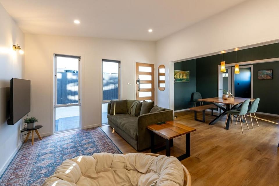 2 bedroom Home in Cremorne Apartment in Tasmania