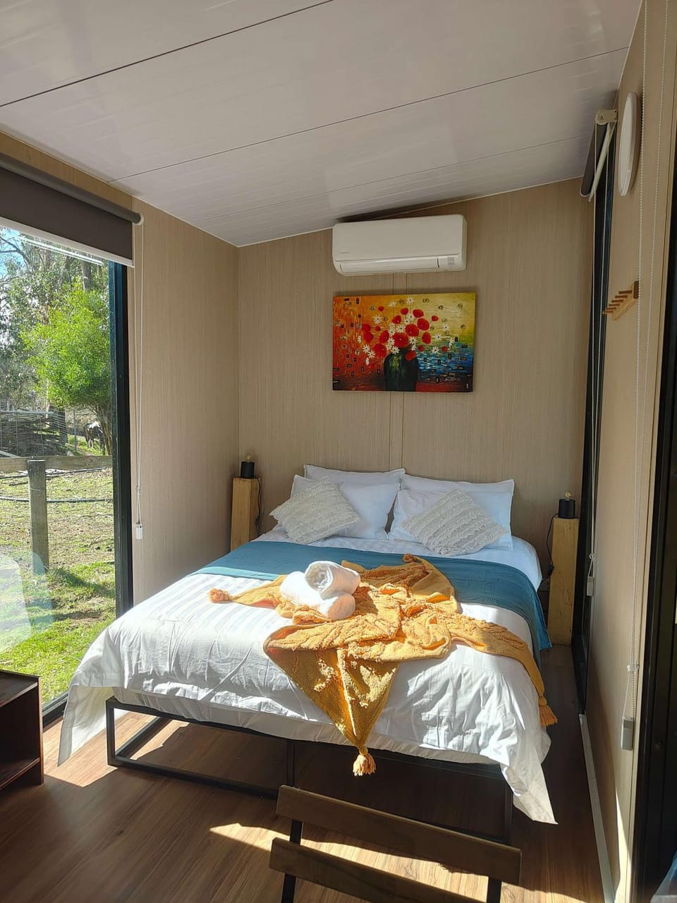 Bed, air conditioner