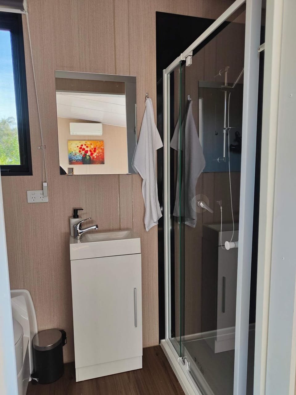 Shower, Bathroom, towels