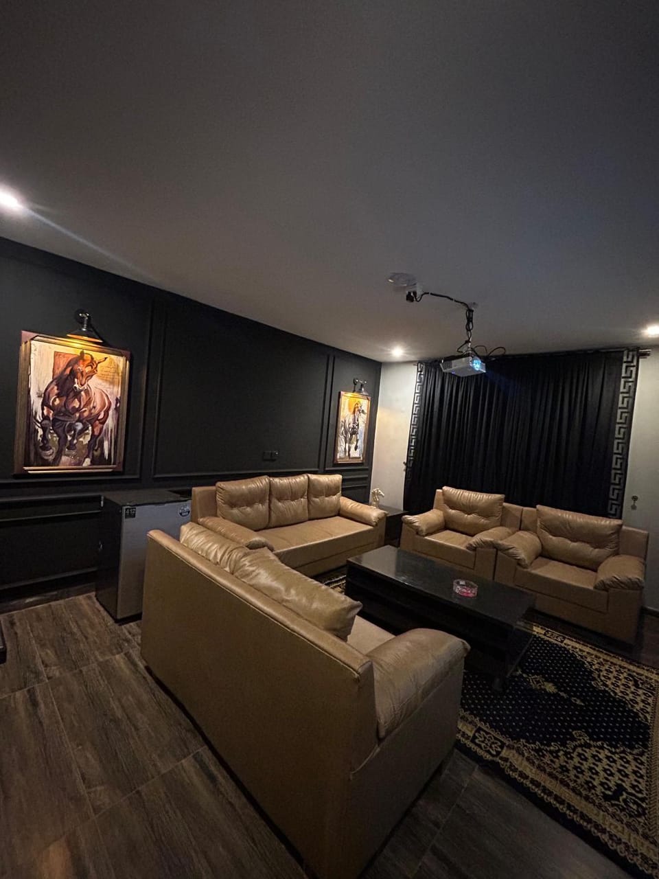 Cineplex Lodges Penthouse Apartment in Islamabad Capital Territory