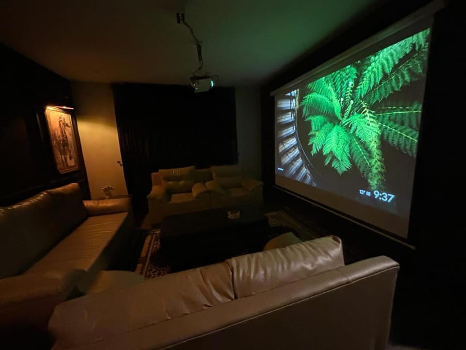 Cineplex Lodges Penthouse Apartment in Islamabad Capital Territory