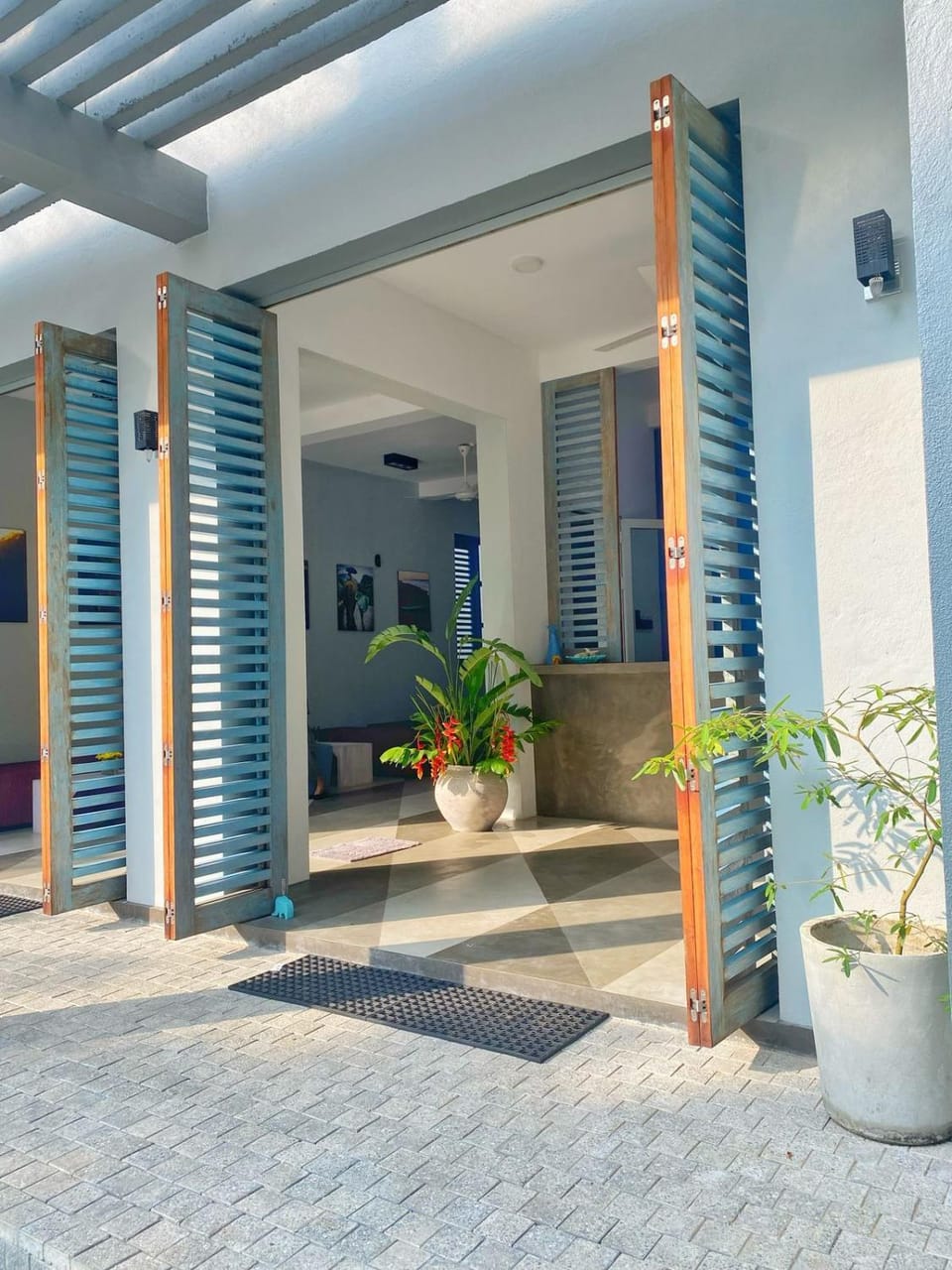 Property building, Facade/entrance, Day, Lobby or reception