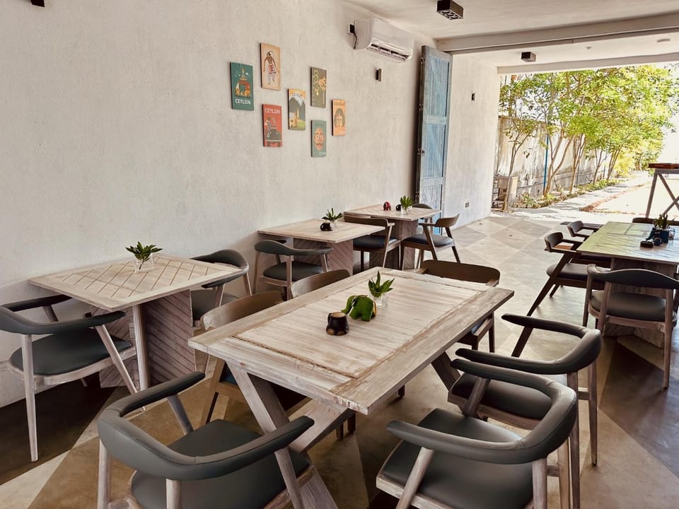 Restaurant/places to eat, Communal lounge/ TV room, Day, Living room, Seating area, Dining area