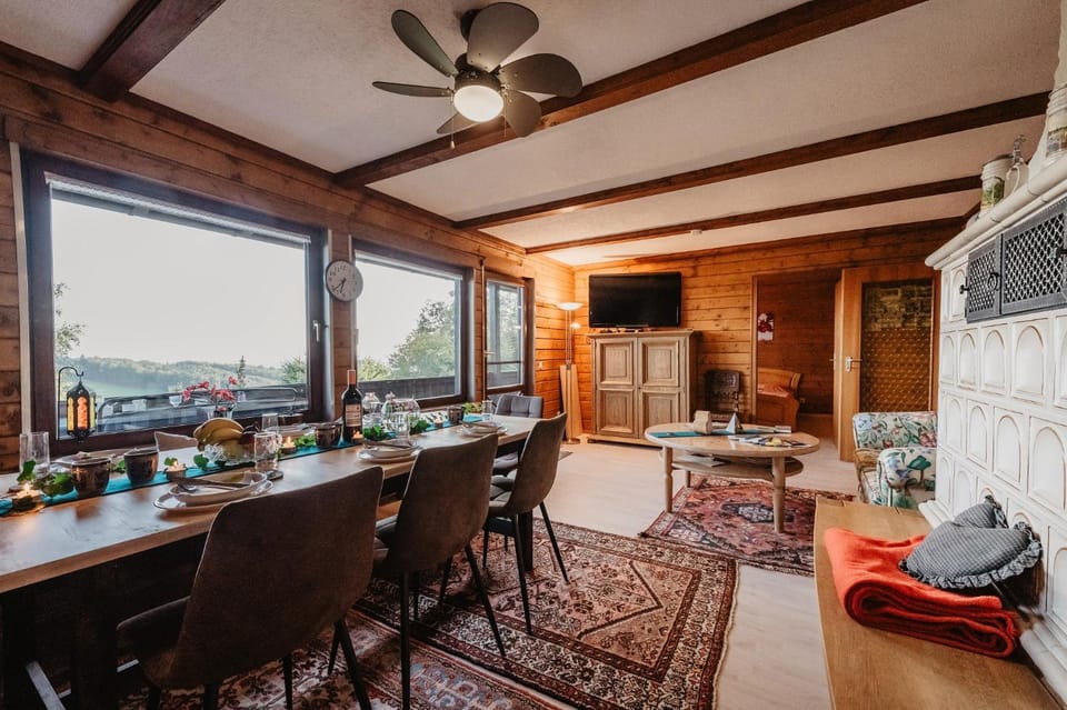 Living room, Seating area, Dining area, fireplace