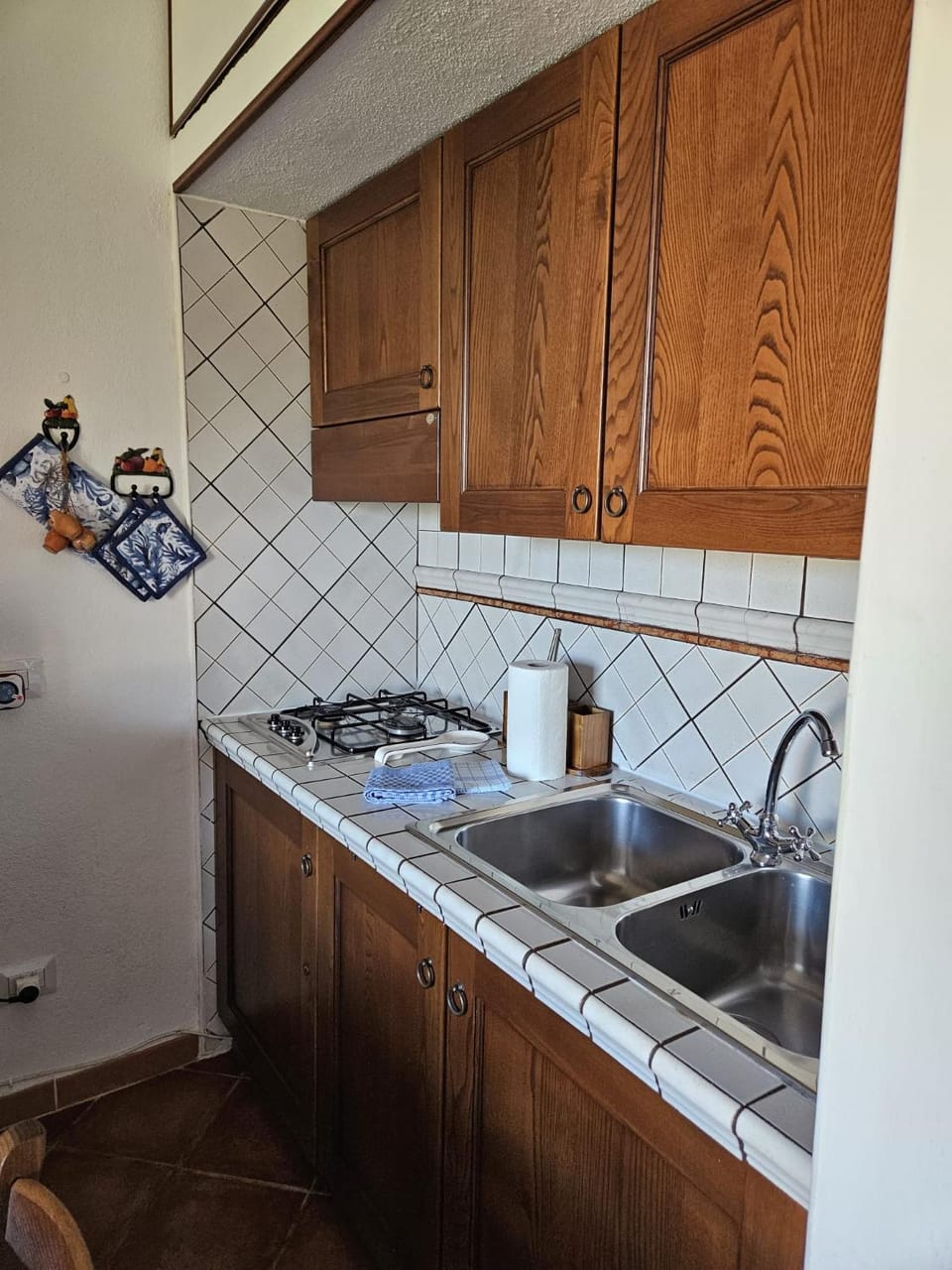 Kitchen or kitchenette, kitchen