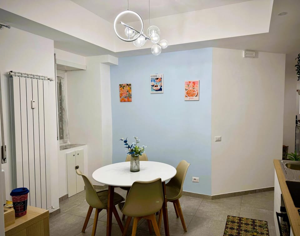 Communal lounge/ TV room, Kitchen or kitchenette, Dining area