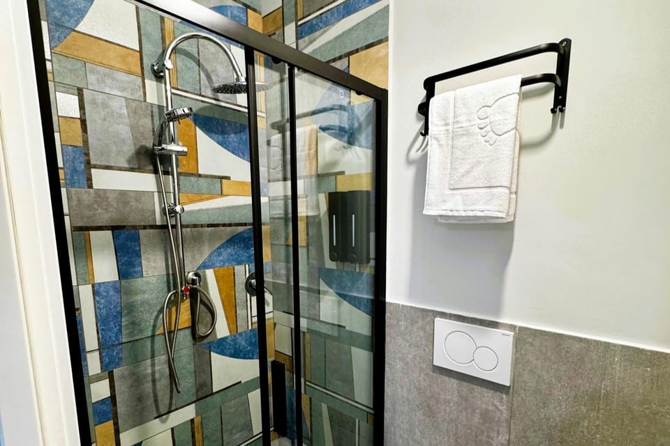 Shower, Bathroom, towels
