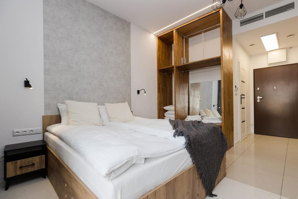 Bedroom, towels