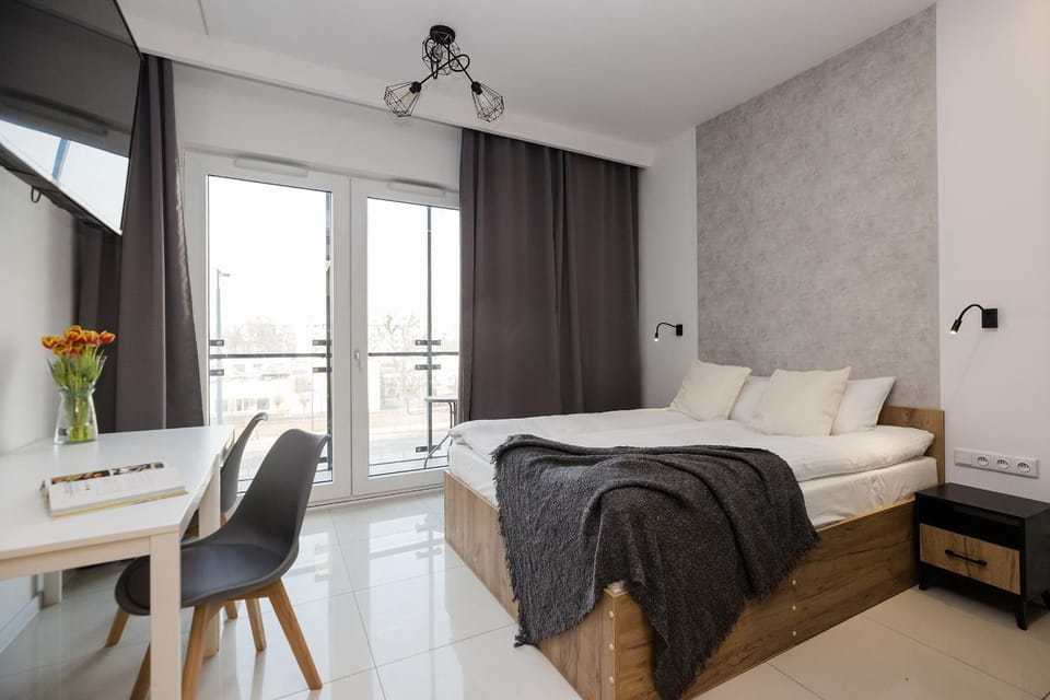 Bed, Photo of the whole room, Seating area, Bedroom