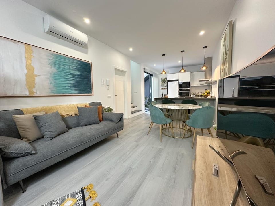 TV and multimedia, Living room, Dining area