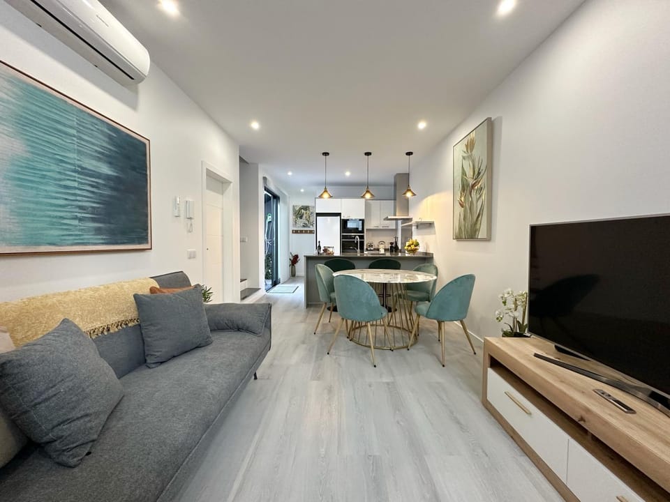TV and multimedia, Living room, Dining area