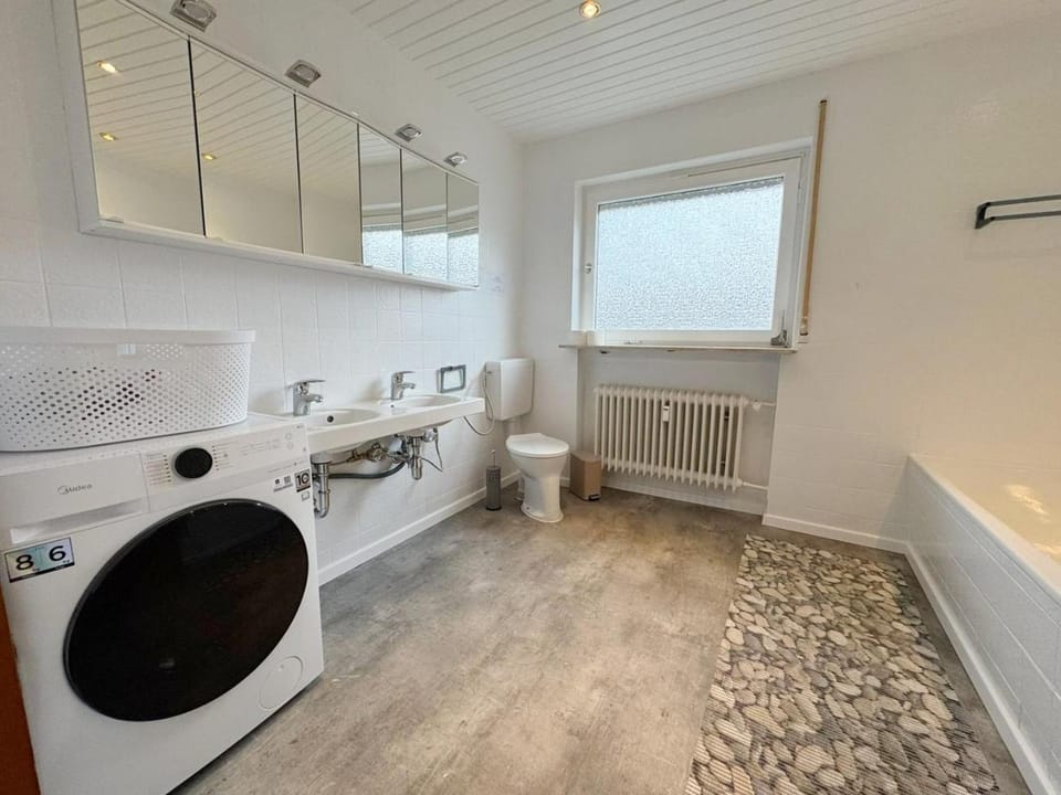 Bathroom, Bath, washing machine