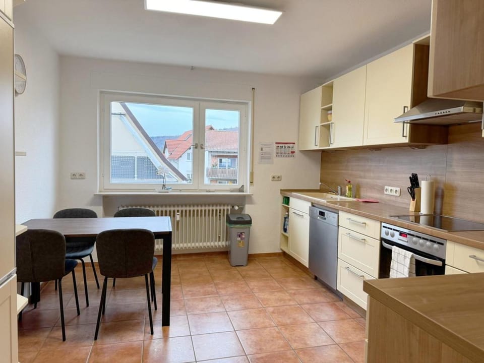 Kitchen or kitchenette, Dining area, stove