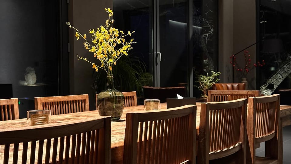 Restaurant/places to eat, Seating area