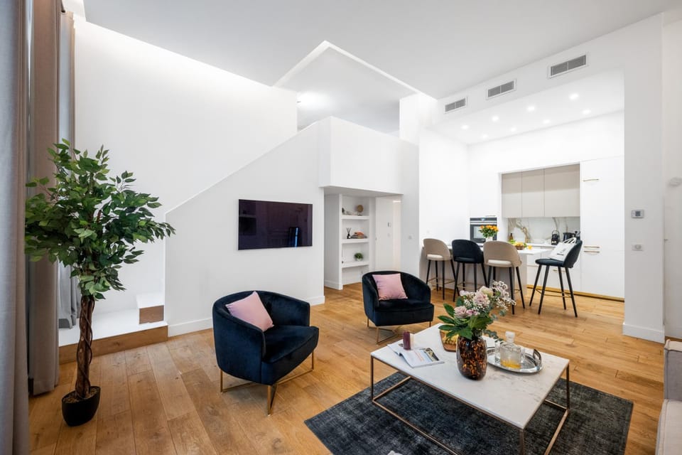 TV and multimedia, Living room, Seating area, Dining area