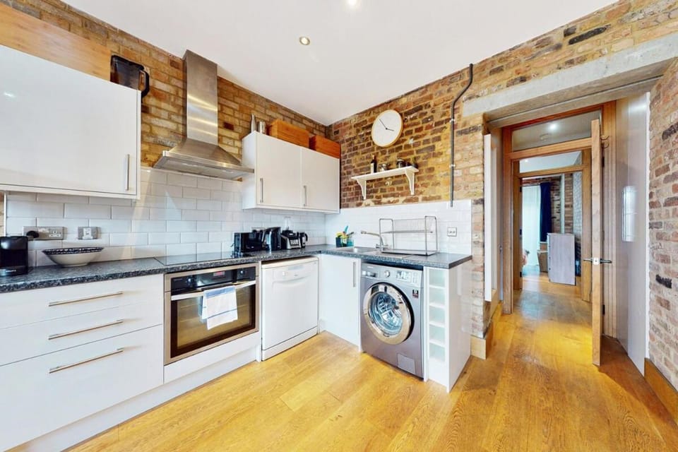 1Bed Industrial Loft - 7 Min Walk to Tower Bridge Apartment in London Borough of Southwark