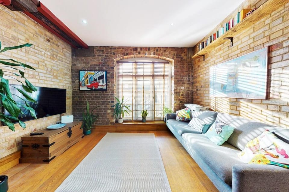 1Bed Industrial Loft - 7 Min Walk to Tower Bridge Apartment in London Borough of Southwark