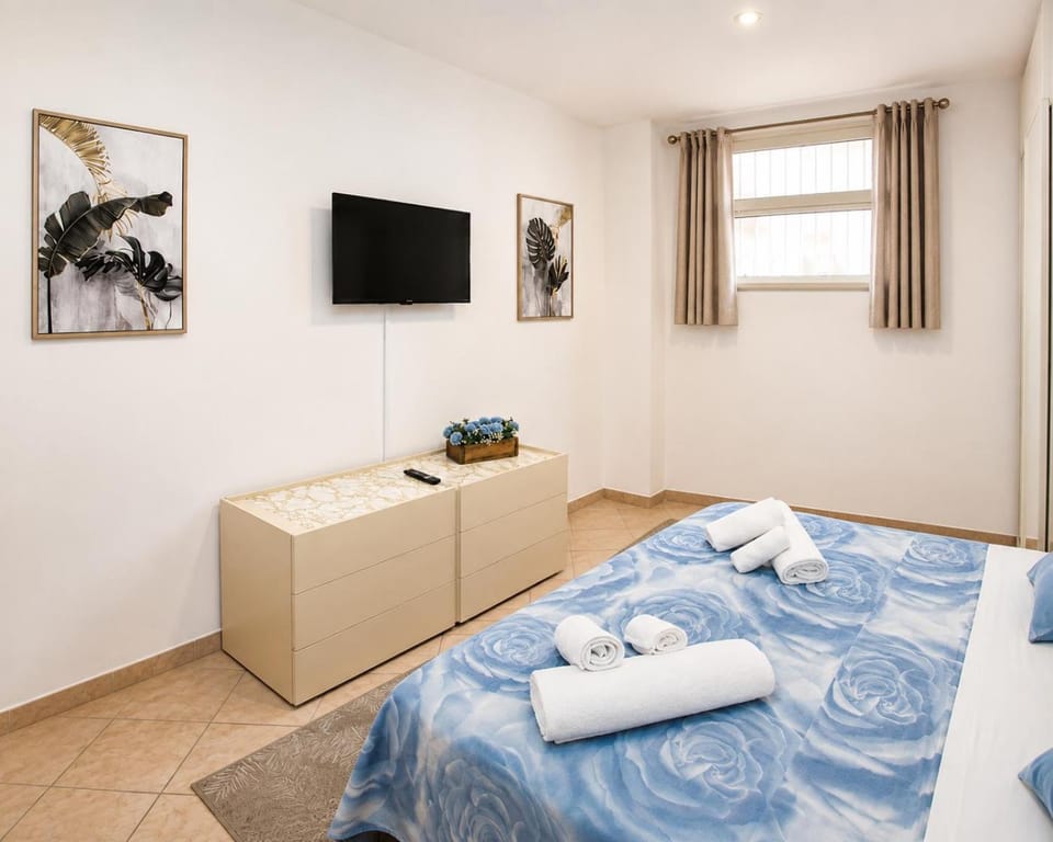 TV and multimedia, Bedroom, towels