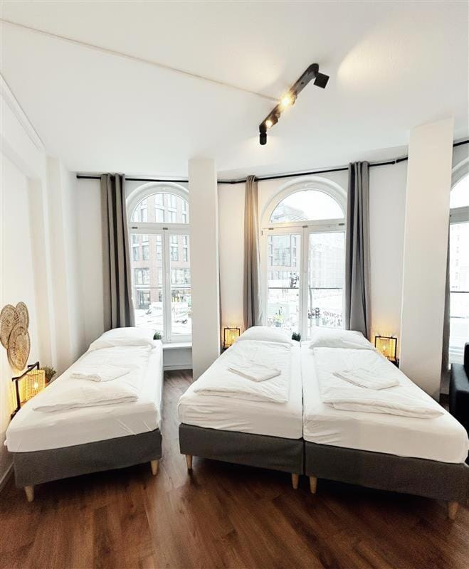 Stylish Apartment near Binnenalster for up to 8 Guests Apartment in Hamburg