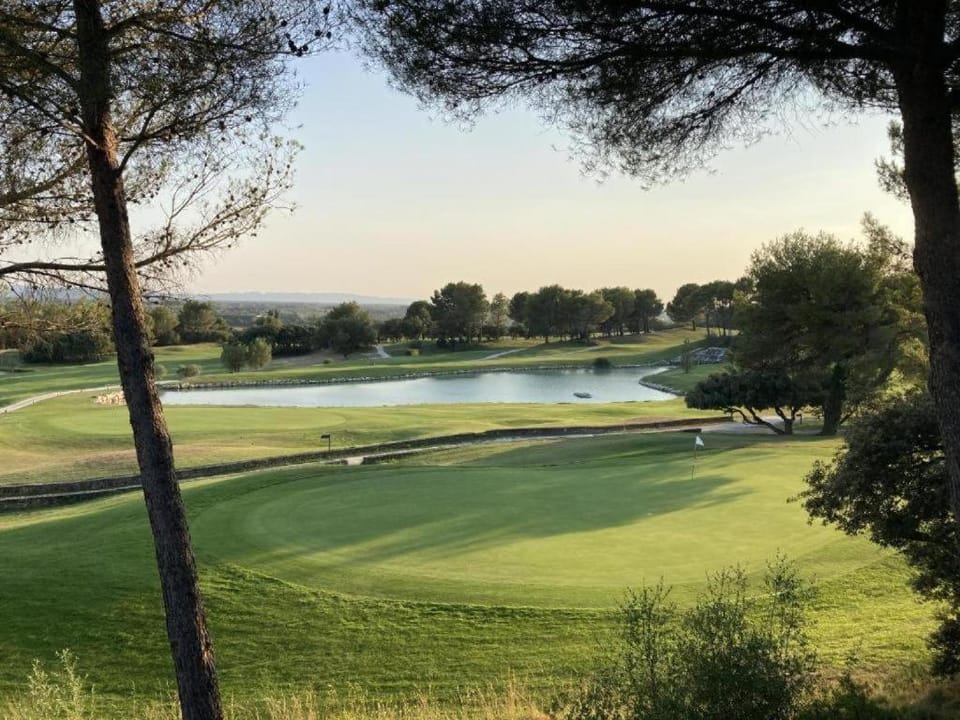 Appartement Nature Golf de Saumane - Vue & Calme Apartment in L'Isle-sur-la-Sorgue