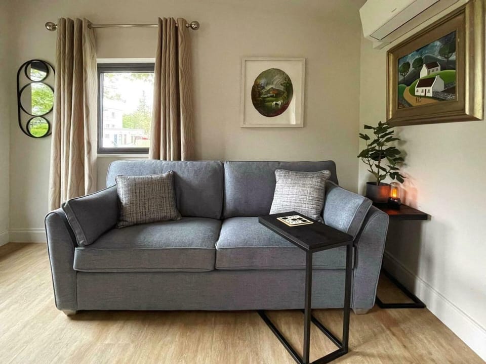 Scenic Countryside Lodge Romantic & Pet-Friendly Apartment in County Limerick