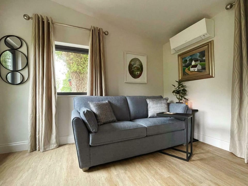 Scenic Countryside Lodge Romantic & Pet-Friendly Apartment in County Limerick