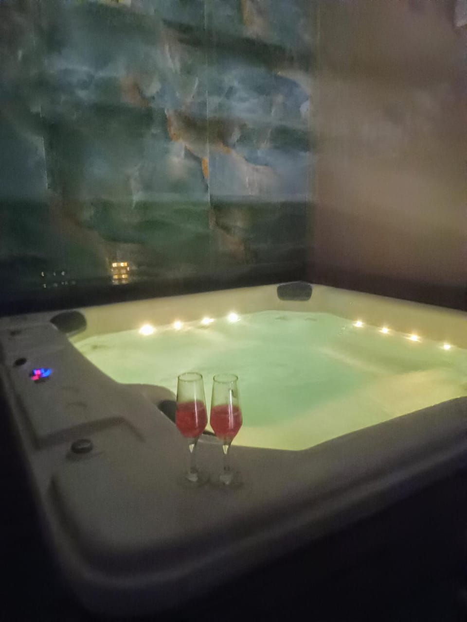 Property building, Hot Tub
