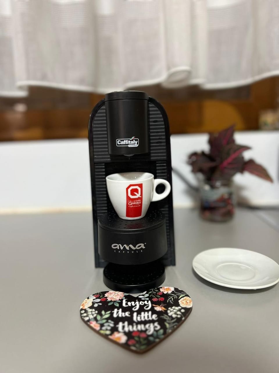 Coffee/tea facilities, Kitchen or kitchenette
