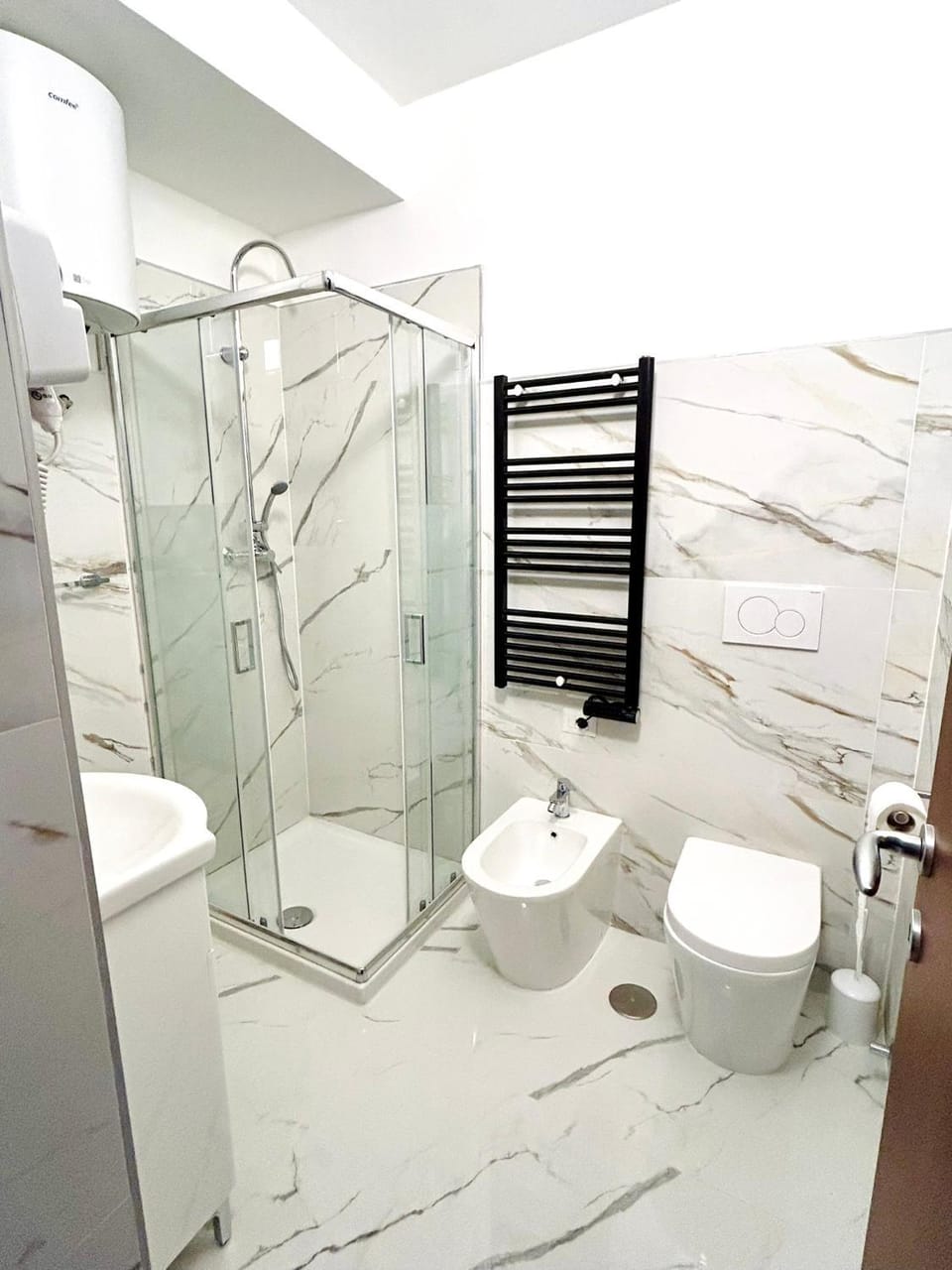 Shower, Toilet, Bathroom, bidet, towels
