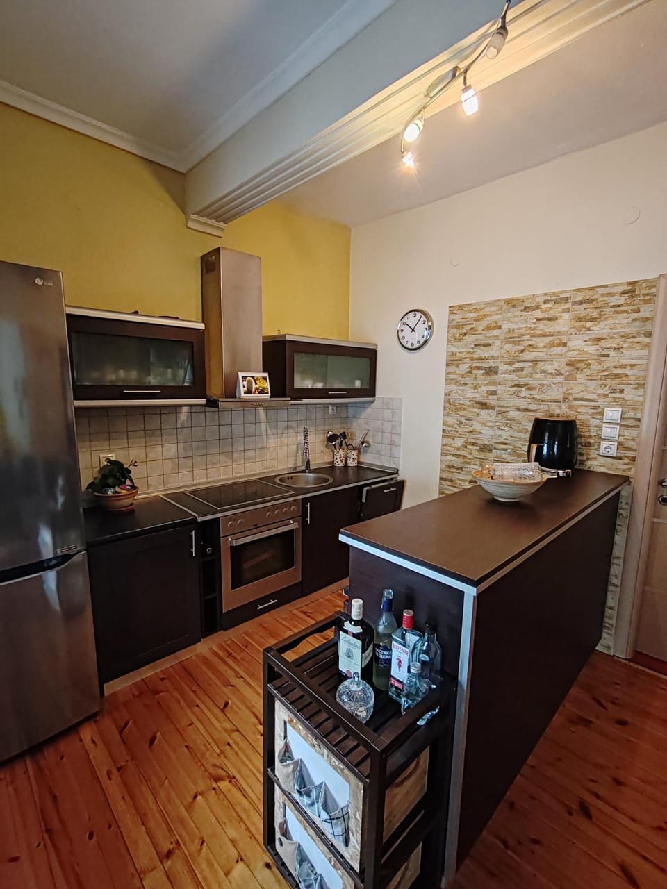 Kitchen or kitchenette, dishwasher, minibar, oven, stove, toaster