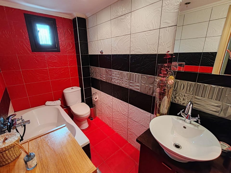 Shower, Toilet, Bathroom, Bath
