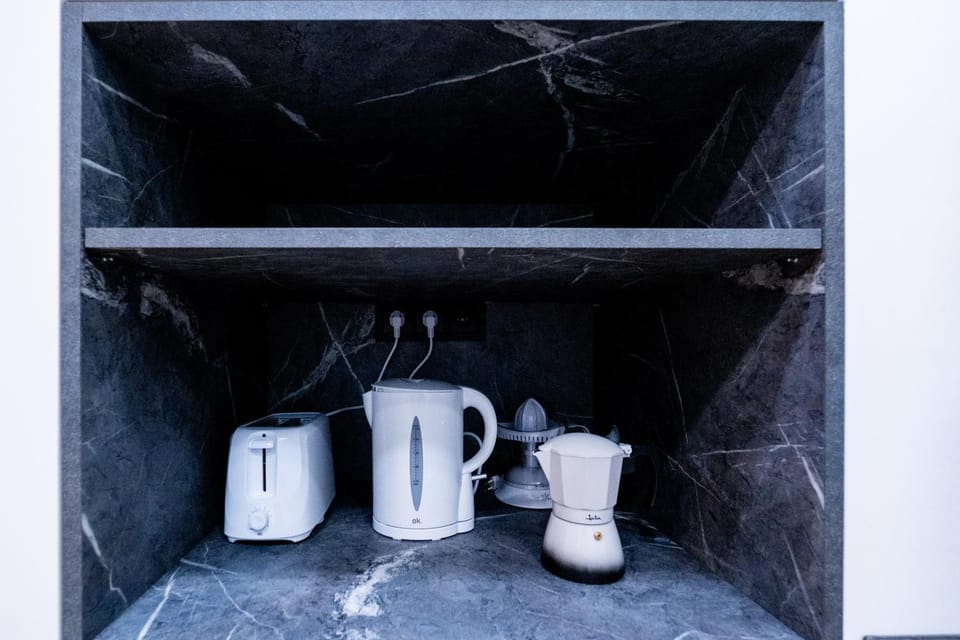 Coffee/tea facilities, toaster