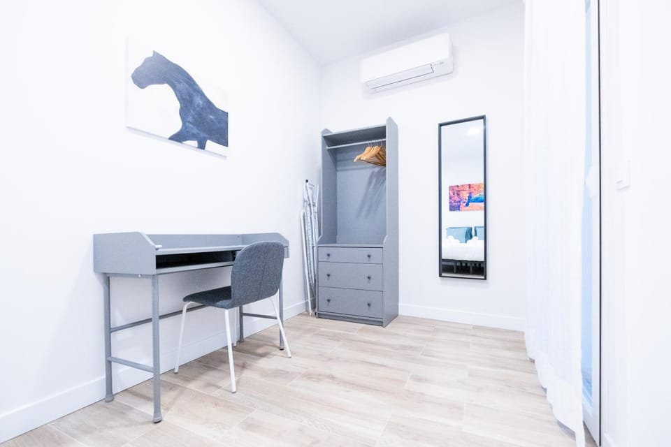 Seating area, flat iron, wardrobe